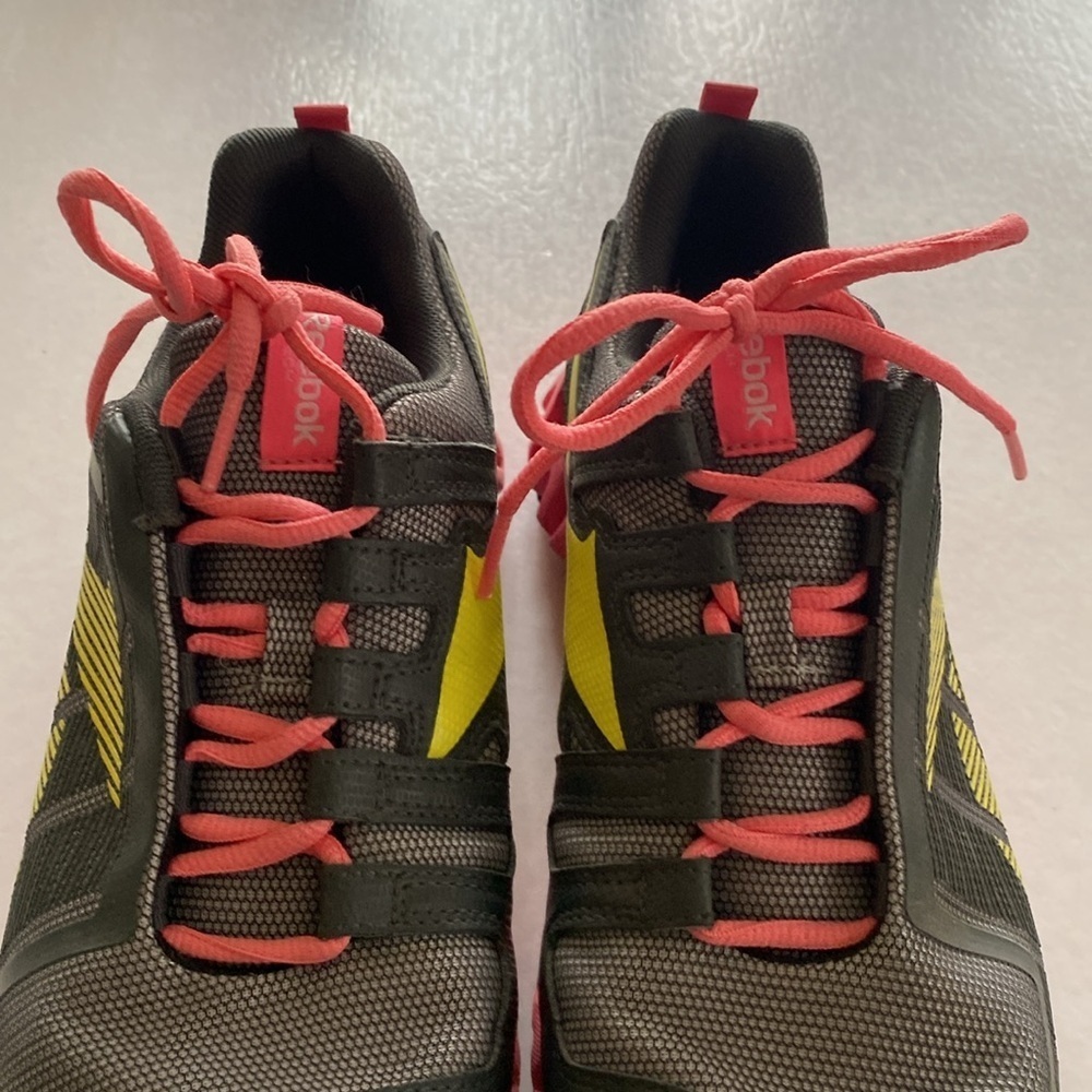 Reebok Zigtech Black,Yellow Sneakers w/ Pink Laces Size 7 Men’s or 8.5 Women’s